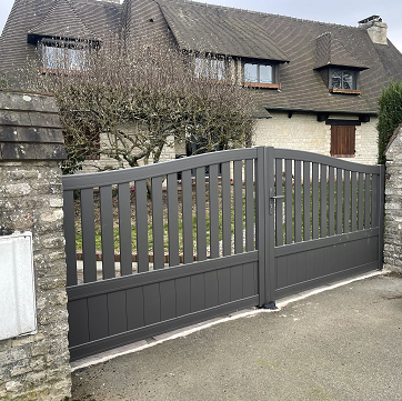 Professionnel pour la pose d’un portail en aluminium autour de Saint-Valéry-en-Caux 76
