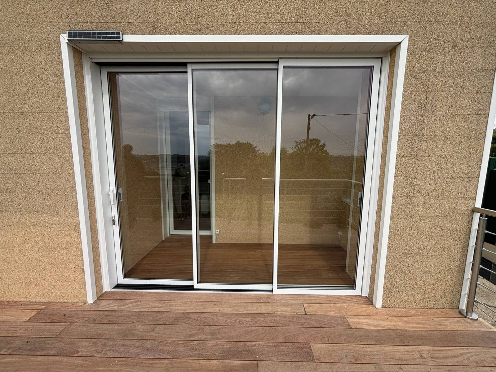 Installation d’une baie coulissante aluminium sur mesure à 76370 NEUVILLE LES DIEPPE