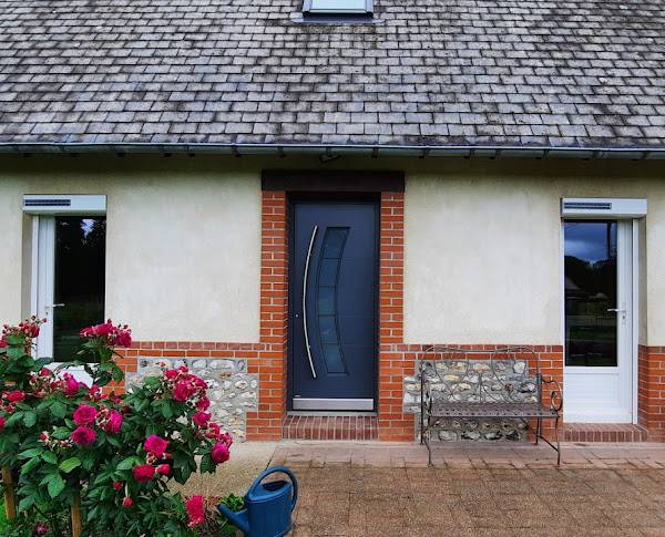 Pose de porte d'entrée en aluminium de marque PIRNAR à Sierville proche de Rouen 76
