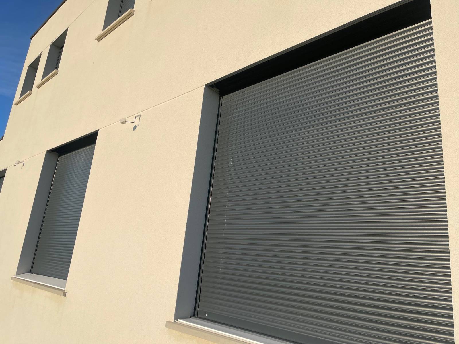 Menuisier pour la pose de volet roulant sur mesure proche de Le Petit-Quevilly 76