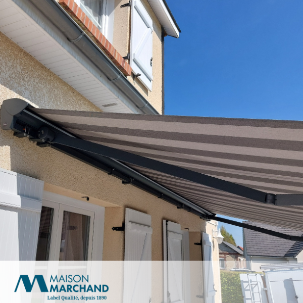 Pose d’un store banne motorisé à Émanville (76570)