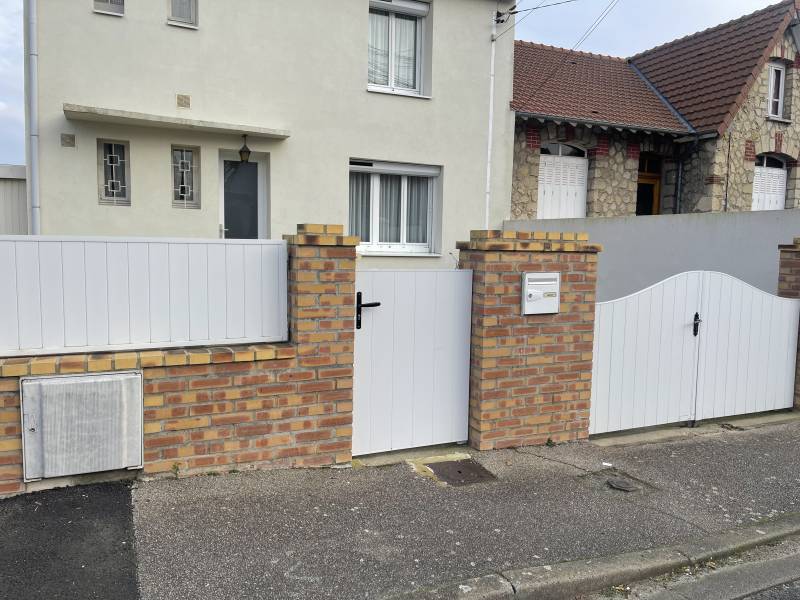Pose d'un portillon électrique en PVC à Grand Quevilly proche de Rouen