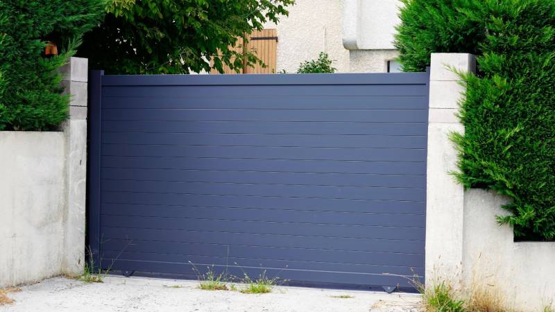 Menuisier pour l’installation de portail sur-mesure en fer proche de Bois-Guillaume 76