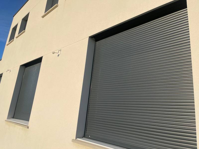 Menuisier pour la pose de volet roulant sur mesure proche de Le Petit-Quevilly 76